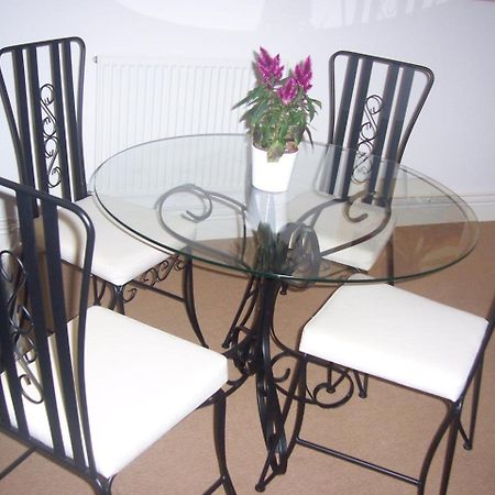 Oyo Arinza Apartments, Liverpool Bagian luar foto