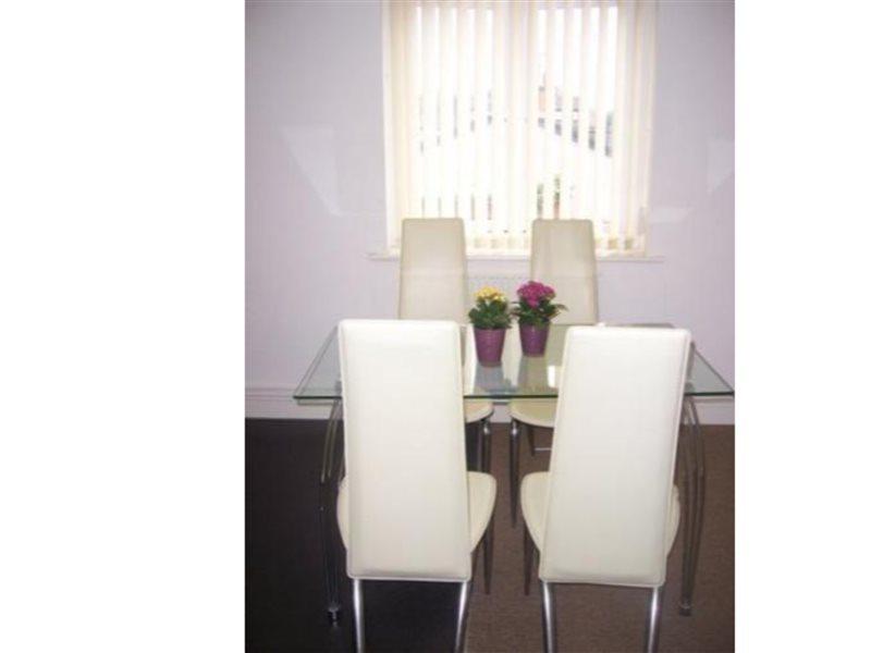 Oyo Arinza Apartments, Liverpool Bagian luar foto
