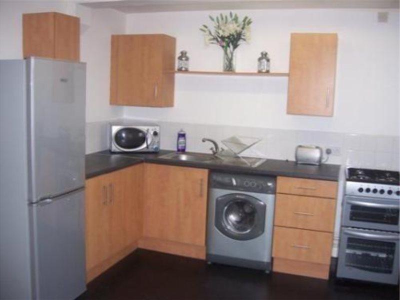 Oyo Arinza Apartments, Liverpool Bagian luar foto