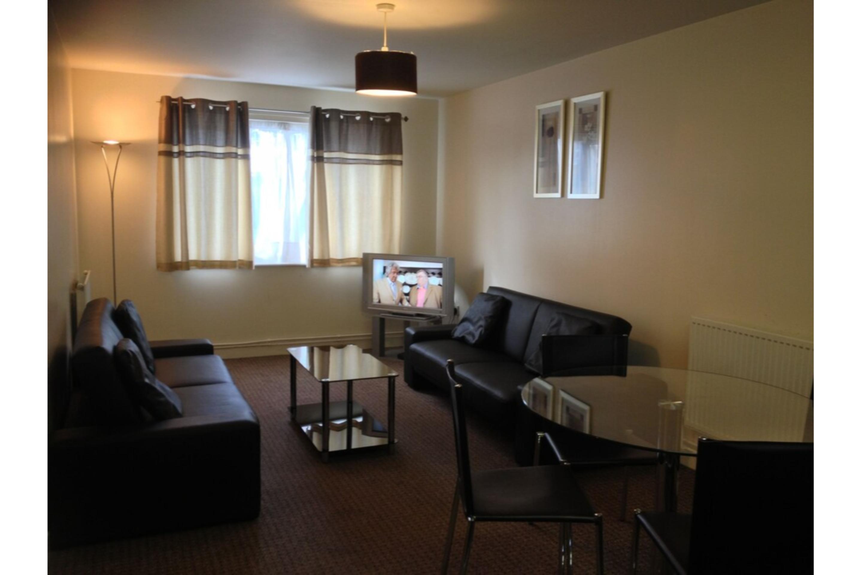Oyo Arinza Apartments, Liverpool Bagian luar foto