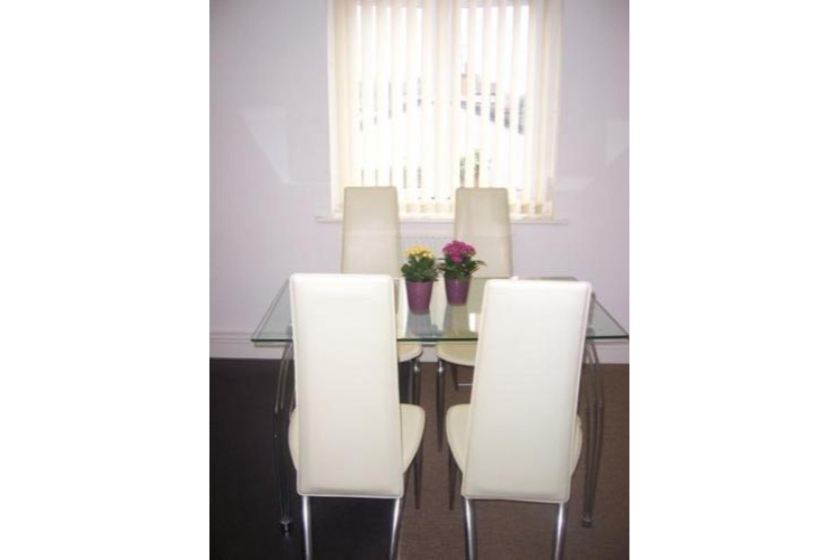 Oyo Arinza Apartments, Liverpool Bagian luar foto