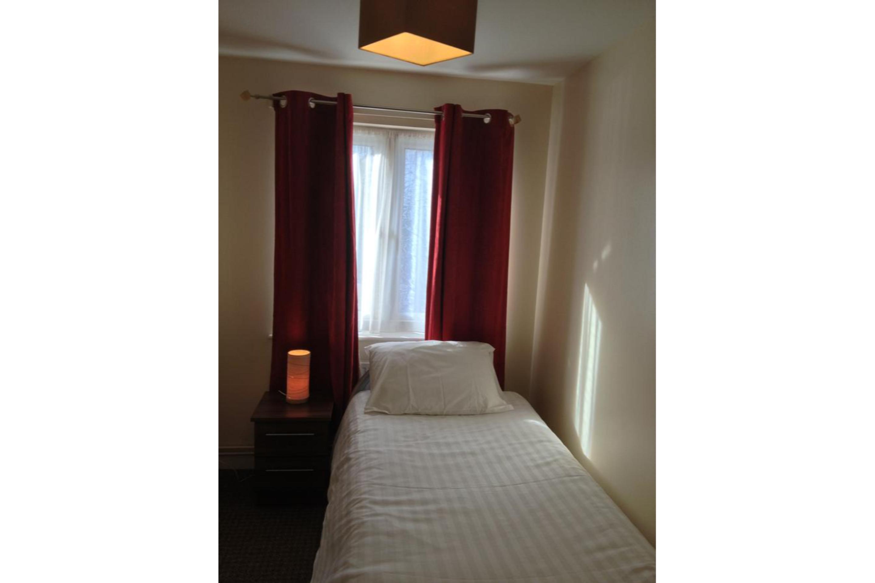 Oyo Arinza Apartments, Liverpool Bagian luar foto