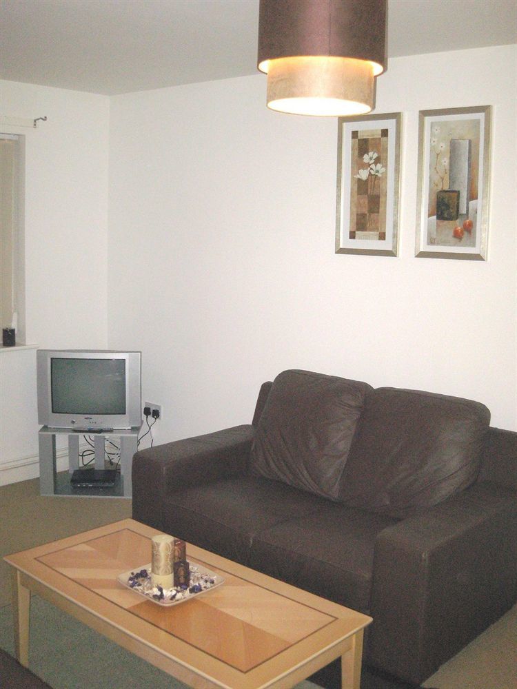 Oyo Arinza Apartments, Liverpool Bagian luar foto