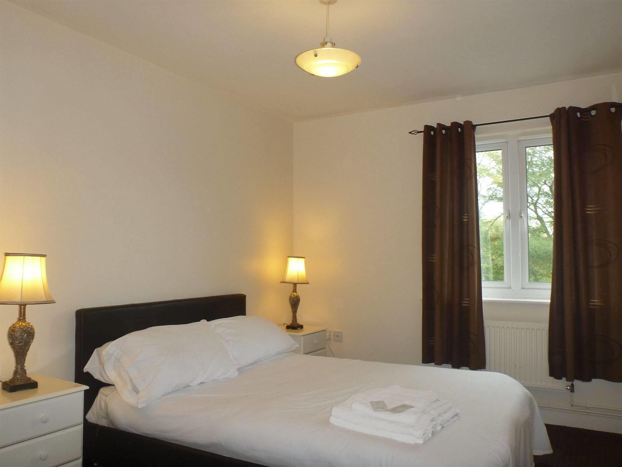 Oyo Arinza Apartments, Liverpool Bagian luar foto